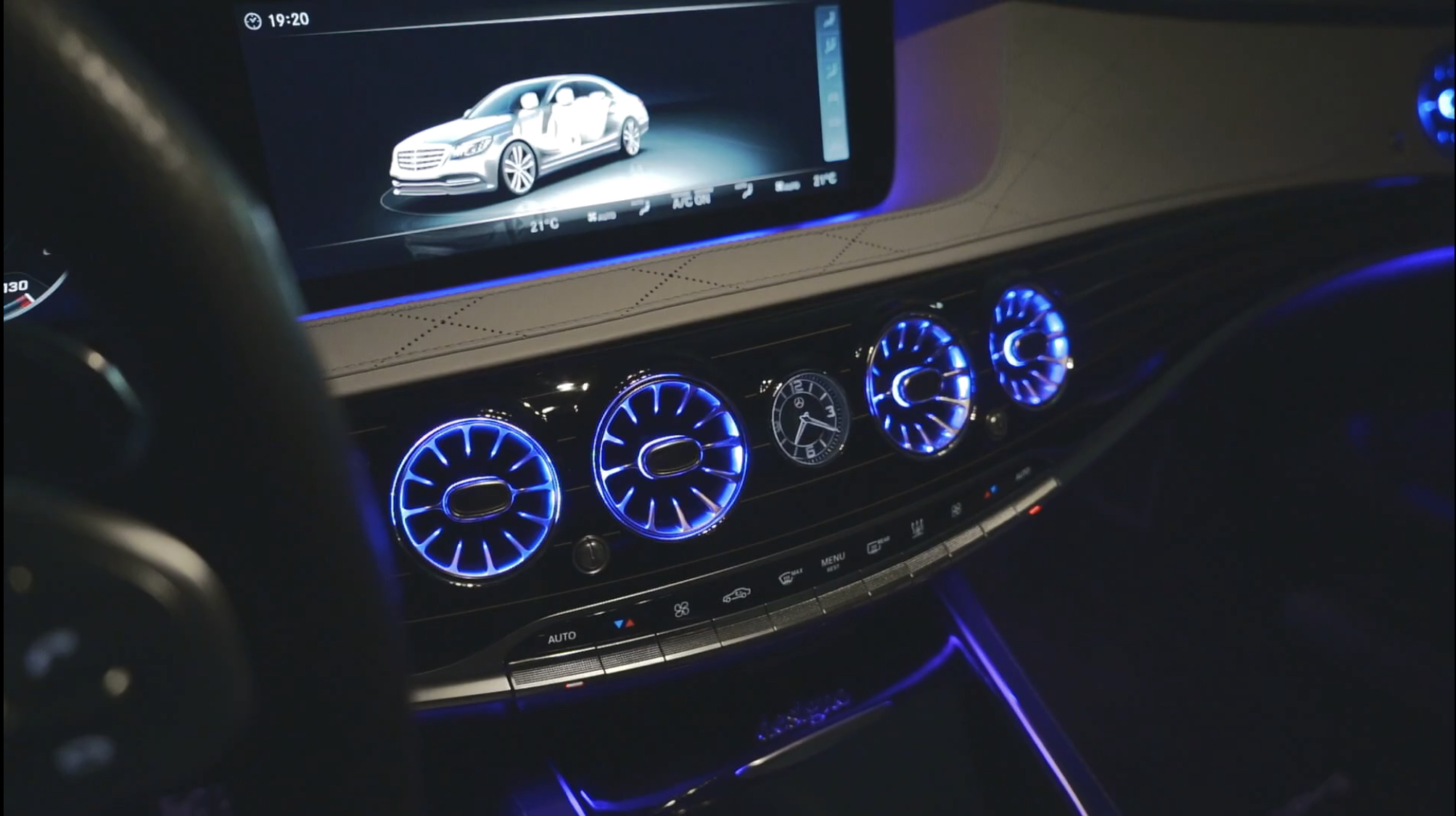 Mercedes W222 (Дефлектори з підсвіткою)